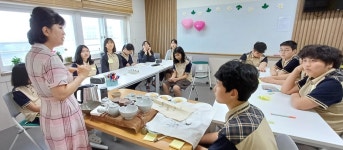 학교소식 > 전체 > 무릉중, 1학년 ‘정서안정 강화 및 학업중단 예방을 위한 다도 체험과 버츄(미덕)가꾸기’ 집단상담 실시 | 제주교육소식