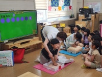 학교소식 > 유치원/초등학교 > 외도초병설유치원, 심폐소생술 교육 실시 | 제주교육소식