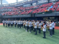 학교소식 > 중학교 > 서귀포중 교악대, 사직구장에서 평화와 자유 염원 연주 | 제주교육소식
