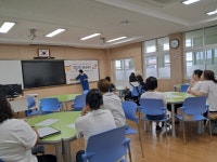 학교소식 > 유치원/초등학교 > 서귀포초, 학부모 평생교육 프로그램(가죽공예품 만들기, 그림책 테라피) 운영 | 제주교육소식