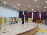 학교소식 > 유치원/초등학교 > 조천초 1-2학년, 학교폭력 예방 인형극 봤어요 | 제주교육소식