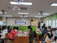 학교소식 > 유치원/초등학교 > 노형초, 학부모 체험교실(유리공예) 운영 | 제주교육소식