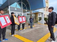 학교소식 > 유치원/초등학교 > 무릉초·중, 학생자치회 등교맞이 | 제주교육소식
