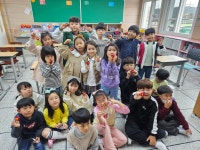 학교소식 > 유치원/초등학교 > 창천초, 4.3 동백 브로치 만들어 달며 평화를 되새기다 | 제주교육소식