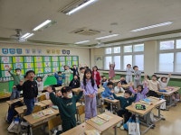 학교소식 > 전체 > 한라초, 4·3 평화·인권 교육 및 동백꽃 엽서 만들기로 4·3을 기억해요! | 제주교육소식