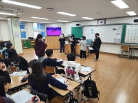 학교소식 > 전체 > 신제주초, 올림(UP) 픽(PICK) 교과·창의적 체험활동 재구성 의사소통 중심 프로젝트 학습 및 전문적 학습 공동체 제주어... 