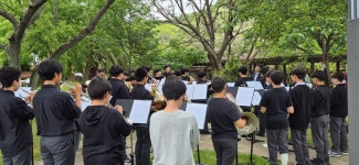 학교소식 > 중학교 > 서귀포중, 윈드 하모닉스 오케스트라 버스킹 선보여 | 제주교육소식