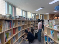 학교소식 > 유치원/초등학교 > 삼화초, 학교도서관 학부모 자원봉사자회 서가 정리 | 제주교육소식