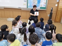 학교소식 > 유치원/초등학교 > 조천초, 학부모 독서동아리 그림책 읽어주는 프로그램 운영 | 제주교육소식