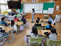 학교소식 > 유치원/초등학교 > 조천초, 학부모 독서동아리 그림책 읽어주는 프로그램 운영 | 제주교육소식