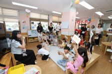 학교소식 > 전체 > 동화초등학교병설유치원, 제주ᄉᆞ랑 프로젝트!「ᄆᆞᆫ딱 ᄆᆞ다들엉 제주ᄉᆞ랑 놀이ᄒᆞ게마씸」 학부모 공개수업... 