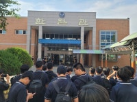 학교소식 > 중학교 > 제주제일중, 한얼윈드오케스트라 1학기 등굣길 작은 음악회 열려 | 제주교육소식