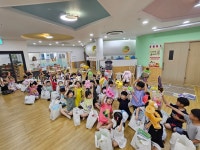 학교소식 > 유치원/초등학교 > 신제주초병설유치원, ᄒᆞᆫ디 지꺼진 올레시장으로 ᄒᆞᆫ저옵서예~~~ ^^ | 제주교육소식