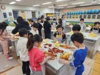 학교소식 > 유치원/초등학교 > 태흥초등학교, 교육가족이 함께하는 김장 담그기 프로그램 운영 | 제주교육소식
