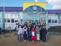 학교소식 > 유치원/초등학교 > 교래분교장, 전시회 수익금 전액 기부 - 따뜻한 마음을 나눠요! | 제주교육소식