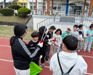학교소식 > 유치원/초등학교 > 하례초, 지구의 날 맞이 하례마을 봉그깅 | 제주교육소식