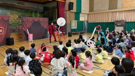 학교소식 > 유치원/초등학교 > 노형초등학교병설유치원, 유초이음<동화와 함께 별빛 매직쇼>관람 | 제주교육소식