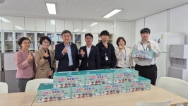 학교소식 > 유치원/초등학교 > 성산일출봉농협조합, 풍천초등학교 신입생에 ‘학습꾸러미’ 기탁 | 제주교육소식