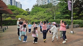 학교소식 > 유치원/초등학교 > 백록초등학교병설유치원  숲체험 교육 | 제주교육소식