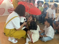 학교소식 > 유치원/초등학교 > 안덕초등학교병설유치원, 빨간 우산 나무 음악동화체험 실시 | 제주교육소식