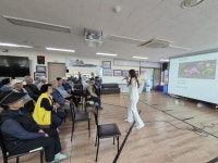 학교소식 > 유치원/초등학교 > ‘효돈의 풍경, 삶의 이야기가 시(詩)로 피어나다’ - 효돈중학교, 지역과 함께하는 디카시 강연 및 「효돈구경(9景)... 