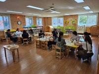 학교소식 > 유치원/초등학교 > 제주중앙초등학교병설유치원 방과후 놀이 배움터 ON&OFF 학부모연수 라탄공예(라탄 스탠드 무드등 만들기) 실시... 