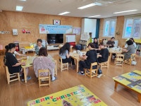 학교소식 > 유치원/초등학교 > 제주중앙초등학교병설유치원 방과후 놀이 배움터 ON&OFF 학부모연수 라탄공예(라탄 스탠드 무드등 만들기) 실시... 