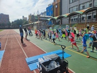 학교소식 > 유치원/초등학교 > 제주중앙초등학교병설유치원,함께여서 더 즐겁고 신난 유·초 이음 물놀이 | 제주교육소식