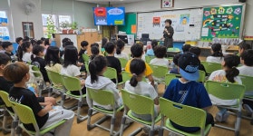 학교소식 > 유치원/초등학교 > 하귀일초 3학년, 작가와의 만남 실시 | 제주교육소식