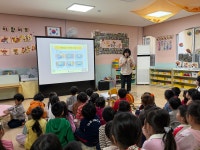 학교소식 > 유치원/초등학교 > 제주YMCA유치원, 식생활교육지원사업 일환으로 튼튼먹거리 탐험대 요리활동 사과머핀 만들기실시 | 제주교육소식