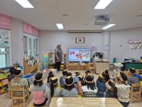 학교소식 > 유치원/초등학교 > 하귀초등학교병설유치원, 찾아오는 김장체험 실시 | 제주교육소식