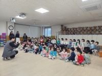 학교소식 > 전체 > 제주동초등학교병설유치원, 장애이해교육 인형극 관람 | 제주교육소식