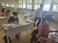 자료실 > 우수사례공유 > 신례초, “도서관으로 놀러 오세요!” 지역사회개방형 학교도서관 운영 | 학부모지원센터