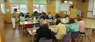 자료실 > 우수사례공유 > 무릉초중, 학부모회 학부모교실 가죽공예프로그램 운영 | 학부모지원센터