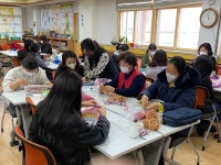 자료실 > 우수사례공유 > 신광초, 업사이클링교육 <양말목방석만들기>학부모교육실시 | 학부모지원센터