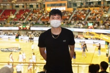 청주에 뜬 이현중, 체육관을 팬 미팅 현장으로 만들다