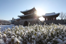 국가유산채널 > 참여 > 자료실 > 이야기 자료 > 상세보기: 한겨울의 전주한옥마을 풍남문 그리고 경기전 국가유산채널