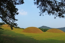 국가유산채널 > 참여 > 자료실 > 이야기 자료 > 상세보기: 능산리고분군 국가유산채널