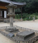 국가유산채널 > 참여 > 자료실 > 사진 자료 > 상세보기: 국보제17호 영주 부석사 무량수전앞 석등 국가유산채널