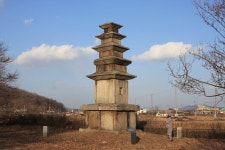 국가유산채널 > 참여 > 자료실 > 사진 자료 > 상세보기: 안성 봉업사지 오층석탑 국가유산채널