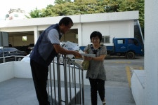 전국공무원노동조합 강원지역본부 동해시지부 출근선전전(9.8) - 소식지 어깨걸고-62 배부