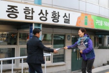 전국공무원노동조합 서울지역본부 광진구지부 공무원연금 개악 저지 홍보 및 공무원U신문 배부 아침선전전