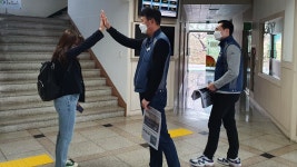 전국공무원노동조합 충북지역본부 영동군지부 공무원U신문 배부 농업기술센터 출근선전전 (2022. 4. 7.)