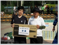 전국공무원노동조합 충북지역본부 영동군지부 제3회 수원시지부장배 노사화합 축구대회_경품시상 및 참가팀 시상