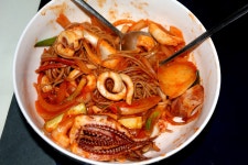 KJCLUB - 새벽에 만든 오징어 메밀국수 볶음