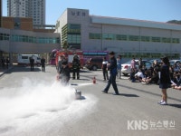 [포토] 인천중부소방서, 영종중학교와 공공기관 합동소방훈련 실시 - KNS뉴스통신 [포토] 인천중부소방서, 영종중학교와 공공기관 합동소방훈련... 