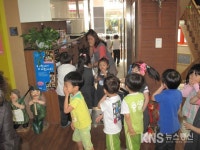 [포토] 인천남부소방서, 개인장비점검 및 유치원생들의대피요령 훈련... [포토] 인천남부소방서, 개인장비점검 및 유치원생들의대피요령 훈련 실시