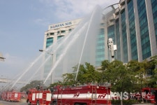 [포토] 인천중부소방서, 하얏트리젠시호텔 재난대비 긴급구조 훈련 - KNS뉴스통신 [포토] 인천중부소방서, 하얏트리젠시호텔 재난대비 긴급구조... 