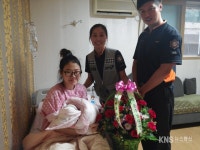 [포토] 인천서부소방서, 119구급차 안에서 새생명 탄생 - KNS뉴스통신 [포토] 인천서부소방서, 119구급차 안에서 새생명 탄생
