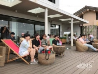 홍대 아이유 김소영, 월정리 브런치 카페 퀸즈브라운 테라스 라이브 진행 - KNS뉴스통신 홍대 아이유 김소영, 월정리 브런치 카페 퀸즈브라운... 